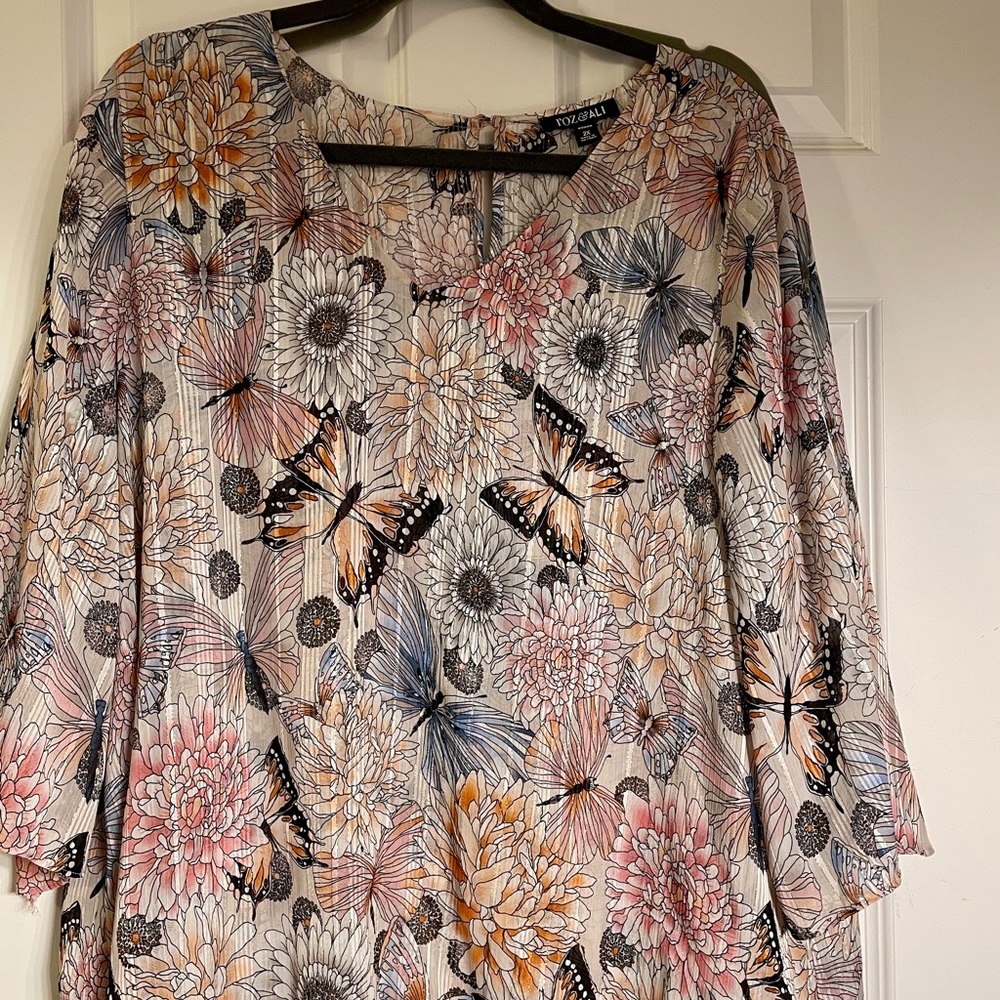 Gorgeous spring top!